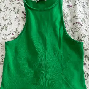 Grönt linne från zara, använt få gånger strl S