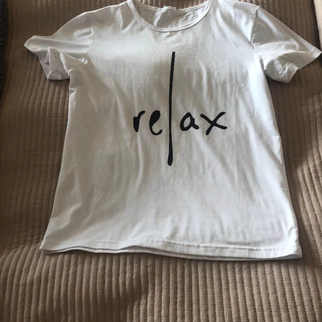 Vit t-shirt med text