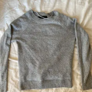 Grå pullover från Vero Moda Storlek XS Använd 2-3 gånger  Nypris: 250