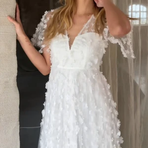 Studentklänning  - Studentklänning storlek 36 499 kr helt ny endast testad 