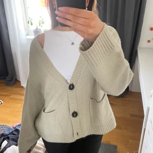 Stickad kofta  - Fin stickad kofta!💗 Köparen står för frakten