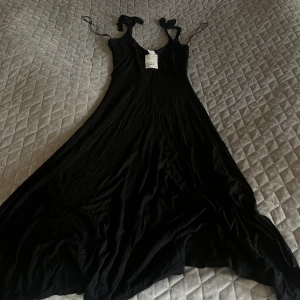 Klänning  - Oanvänd sommarklänning från H&M.
