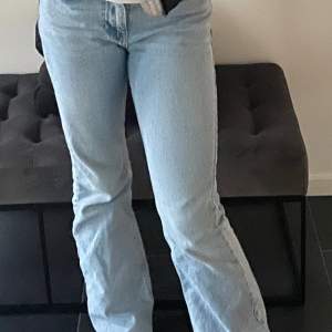 Super fina jeans från Gina säljer då dom tyvär blivit för små❣️