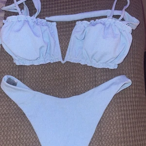 Bikini  - Superfin bikini helt ny storlek L men mer som M säljer pågrund av fel storlek.