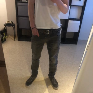 Blue fire slim jeans 30/32 - Shyssta stretch Slim jeans från blue fire jeans i storlek 30/32! Modellen på bilden är 178 cm. Skick 9/10 varsamt och knappt använda. Skriv vid funderingar och frågor!