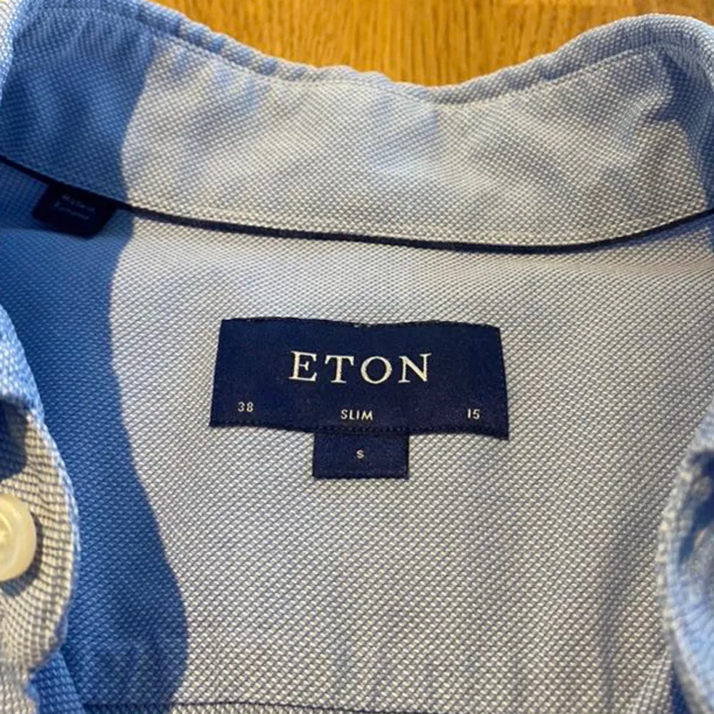 Ljusblå Eton skjorta i oxford. Passform slim, storlek 38, krage storlek 15. Skjortor.