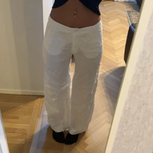 Linnebyxor - Säljer mina fina linnebyxor då dom inte har kommit till användning. Dom är bra i längden för mig som är 173.  