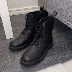 Svarta boots i storlek 38!❤️
