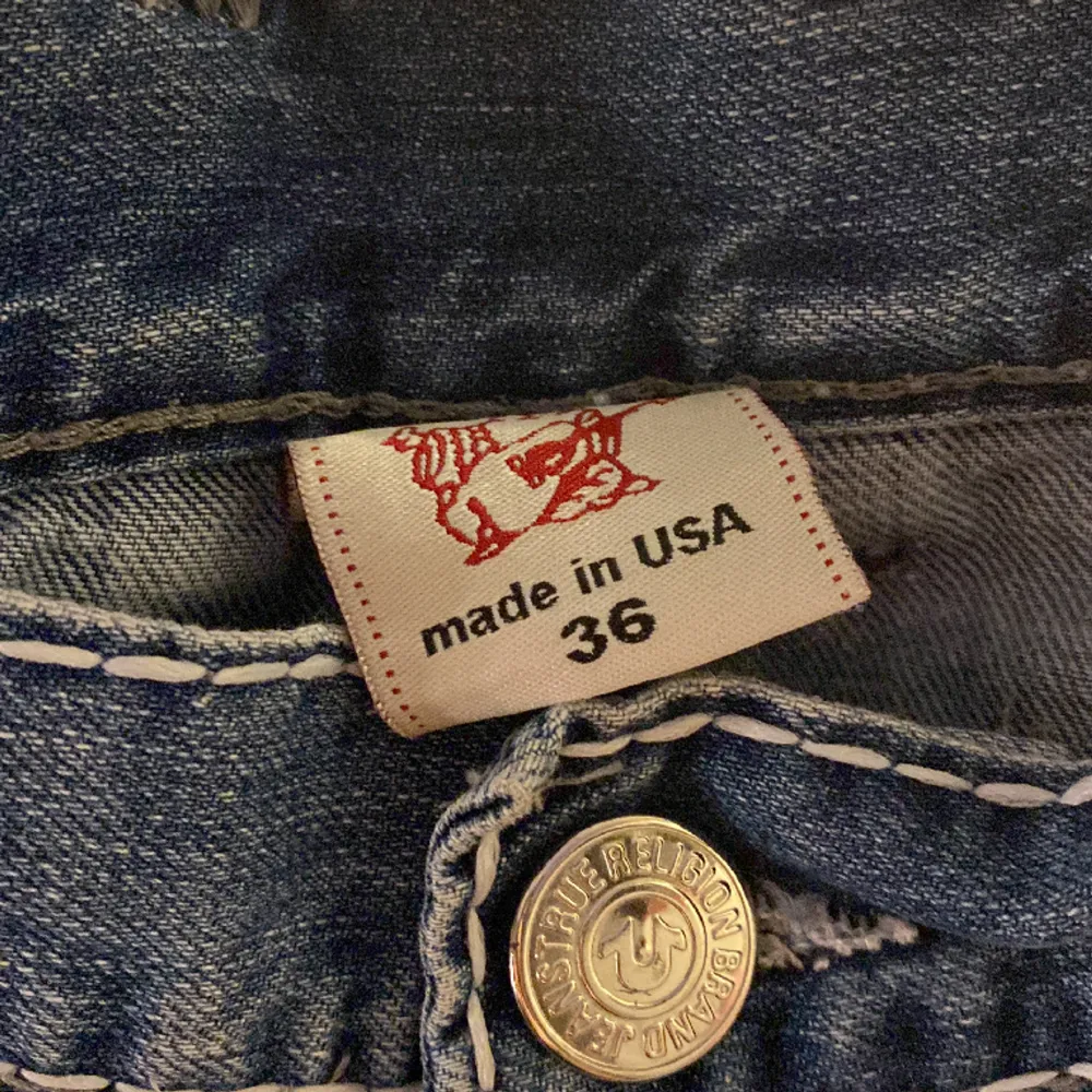 Säljer mina trues jag köpt på seams för ca 1 år sen eftersom de ej används längre. Det är bara att fråga om bilder, antingen på mig (168 tjej) eller min brosa (192 kille). Jeans & Byxor.