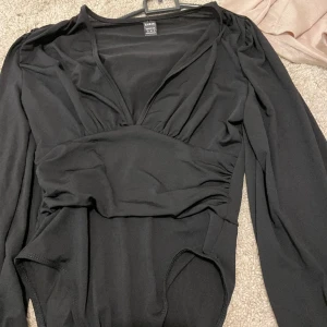 Svart blis - Festlig blus, endast testad . Storlek xs/s