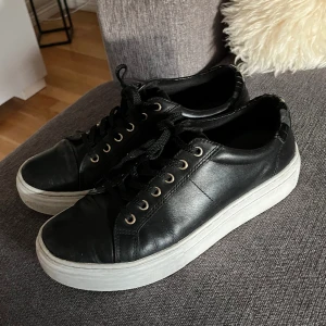 Vagabond skor  - As snygga skor ifrån vagabond som inte kommer till användning. Har tappat lite saker på baksidan (2 bilden) men inget man ser eller märker. Nypris 1500kr💕