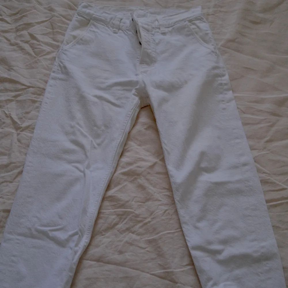 Off white nudie jeans in great condition, only worn a few times since they are too short for me. Can provide specific measurements if needed!. Jeans & Byxor.