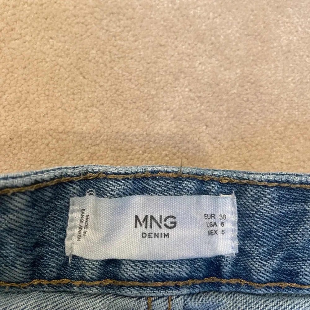 Supersnygga jeans shorts från mango i storlek 38 som är mer åt S i storleken🧡. Shorts.
