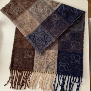 Loewe scarf - Cashmere scarf från loewe 