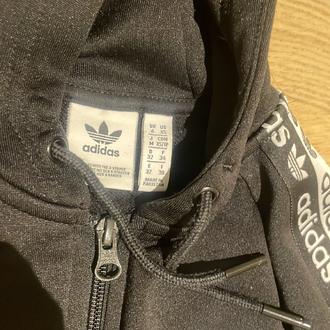 Ny Adidaströja  - 90