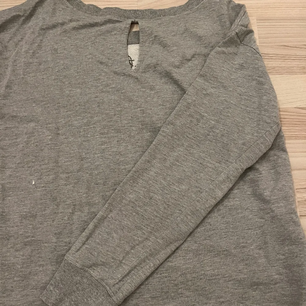 Super fin Odd Molly tröja som är köpt i en secondhandbutik. Aldrig använd och ser ut att vara i nyskick. Storlek 3 och skulle säga att den är i storlek M eller L:). Tröjor & Koftor.