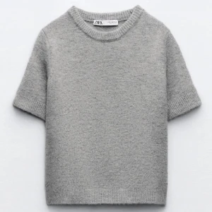 zara stickad tröja  - säljer denna super fina stickad kortärmade från zara 💕känner att de aldrig riktigt kommer till användning 💕