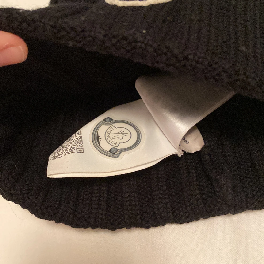 Moncler mössa  - 90