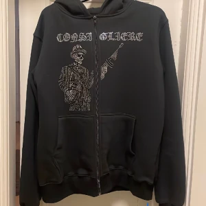 Rhinestone hoodie  - Jätte fin rhinestone hoodie från costino Stockholm i storlek m. Jätte fint skick pris 279