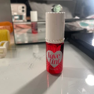 benefit love tint - så fin till sommaren  benefit love tint