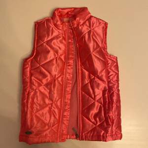 Brand: Harvest - Basic wear Sleeveless jacket in pink Size: 10 years old Condition: very good