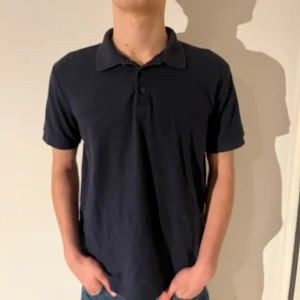 Snygg piké  - Stilren piké från one line  Utmärkt skick  Pris: 99kr