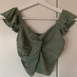 Söt croppad topp från Cider - Använd en gång, som ny Storlek XS/S