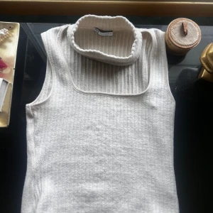 Festligare topp - Snygg lite festligare topp från Zara. Aldrig använt. 