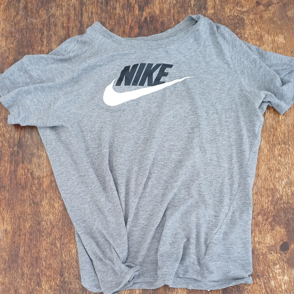 Grå nike tshirt