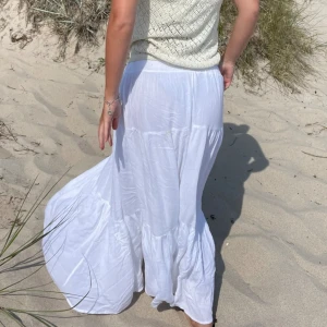 Långkjol - Så fin! Tyvärr ingen användning för den längre ❤️