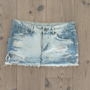 Snygg jeanskjol - Unik jeanskjol, storlek M men passar S också