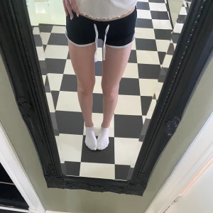 Shorts  - Low waist mjukis shorts som är lite för korta för mig❣️Säljer även likadana i grå i samma storlek och allt💕