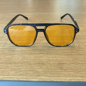 Grisch brillor  - Southstar säljer dessa snygga brillor perfekta till sommaren för endast 149!!! Skicket är 10/10 aldrig använda!!!