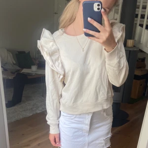 Gosig volangtröja som inte kommer till användning😋 - Bra skick