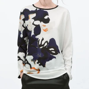 Zara blus - Fin zara blus med blommor. Storlek S