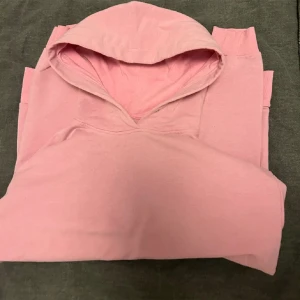 hoodie - vanlig rosa hoodie🩷🩷