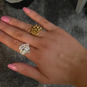 Ring  - Ring från pilgrim, köpte för 499, säljer då jag bytt till guld 