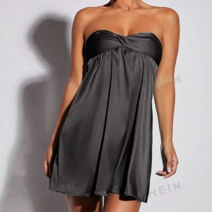 så fin klänning  - säljer min absolutafavoritklänning i svart 💕 lånade bilder!! 