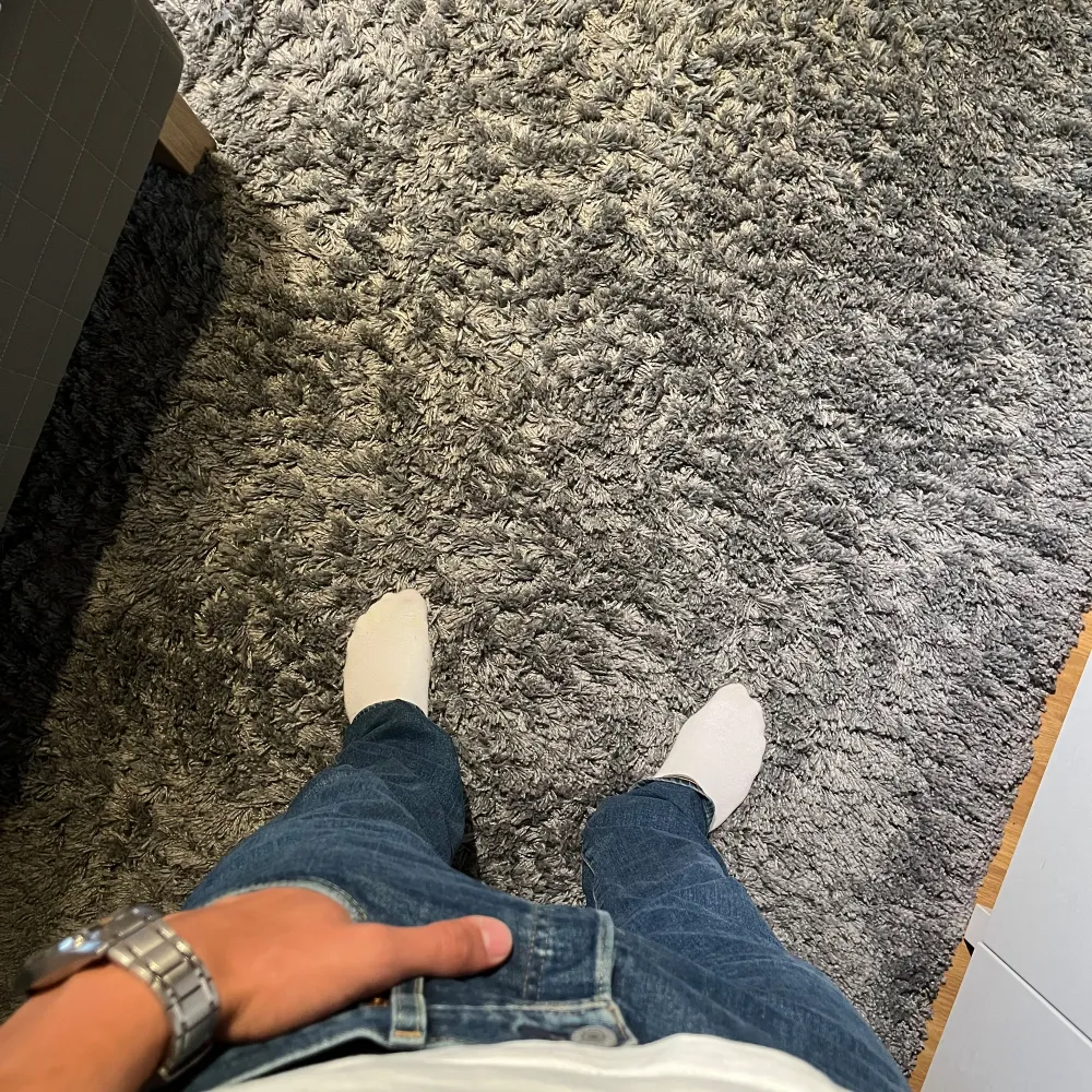 Säljer ett par Levis jeans i väldigt fint skick. Jeansen har änvänt men har inga defekter. Jensen är nästan som nya!  Nypris 1099, pris kan diskuterasn!. Jeans & Byxor.