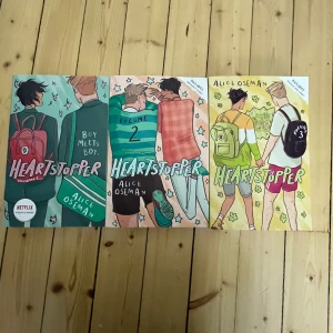 Heartstopper böcker  - Säljer dessa 3 heartstopper böckerna!! Alla för 300kr och en för 100kr