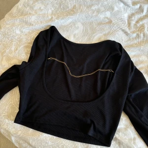 Topp med öppen rygg - Passar större S och M