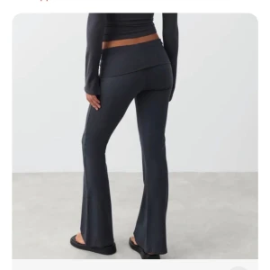 Yoga pants from Gina Trickot - In size M, a little too big for me, in good condition