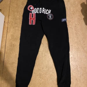 Hoodrich byxor - I bra skick