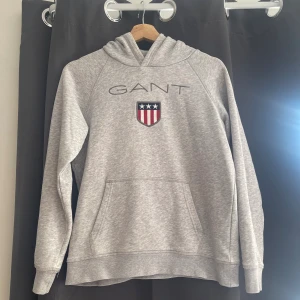 Gant hoodie  - Oanvänd gant hoodie som inte passar. Super fin men som sagt passar inte storleksmässigt  ☺️