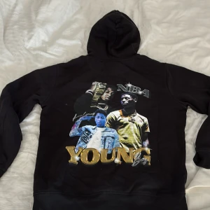 Hoodie  - Nypris - 550kr 