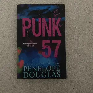 Punk 57 av Penelope Douglas. Nyskick. 