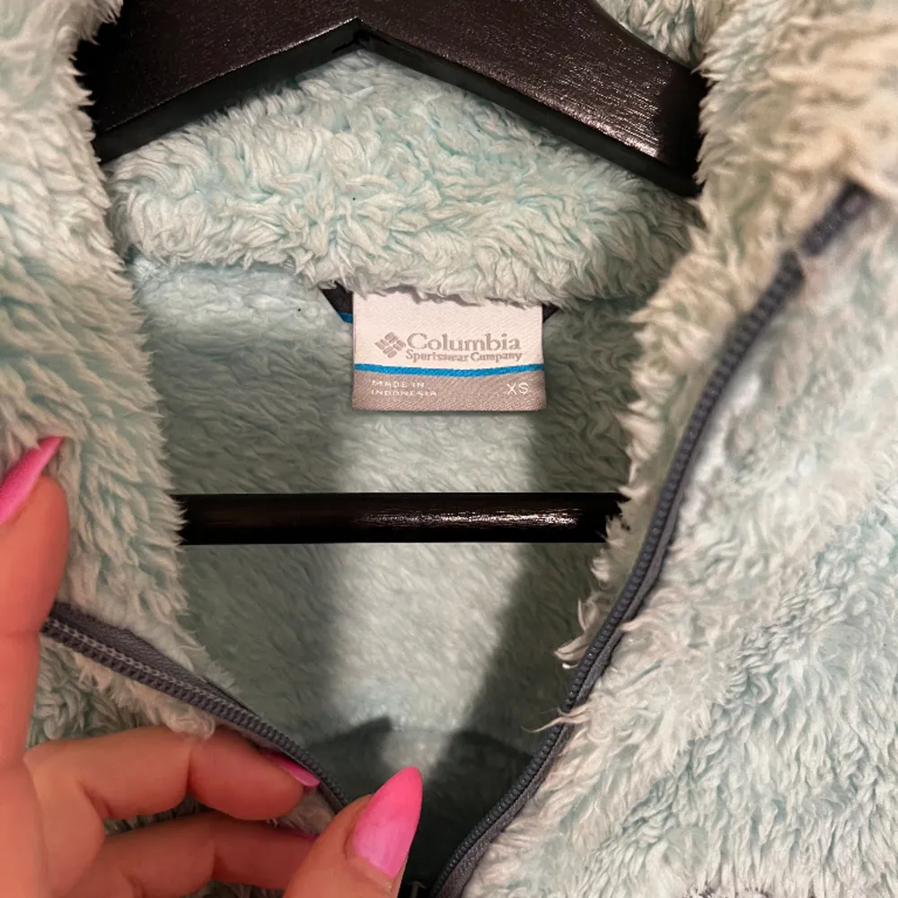 Size XS Color icy light mint blue 2 zip pockets, full zip plush, soft, stretch side panels for extra comfort. polyester/elastane machine wash cold. Hoodies.