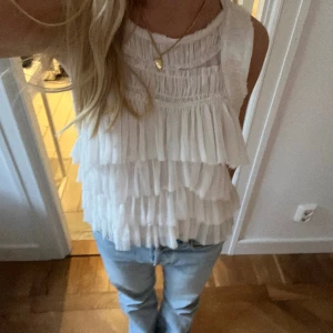 Volangtopp - Så fin volangtopp från Zara🫶🏼har en liten fläck på framsidan därav priset