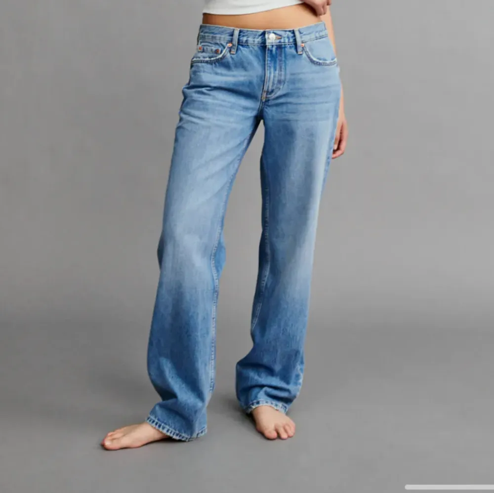 Näst intill oanvända.  Skitsnygga jeans som inte kommer till användning. Nypris 500kr. Jeans & Byxor.