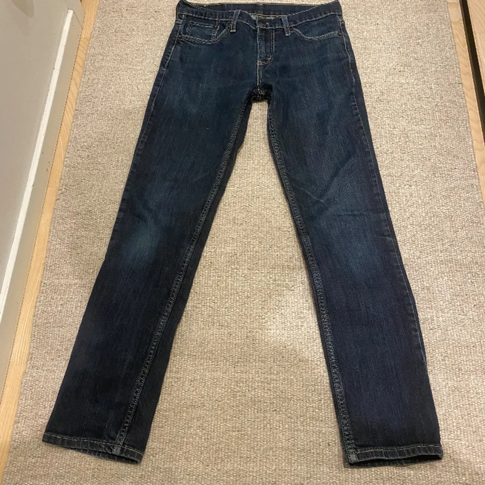 Säljer dessa åt en kompis, Levis 511 jeans, L 32 W 30. Fint skick inga defekter. Jeans & Byxor.
